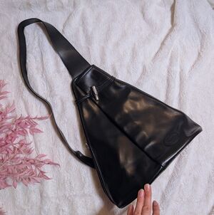 Longchamp 90s Black Leather Shoulder Bag with Silver Logo Charm